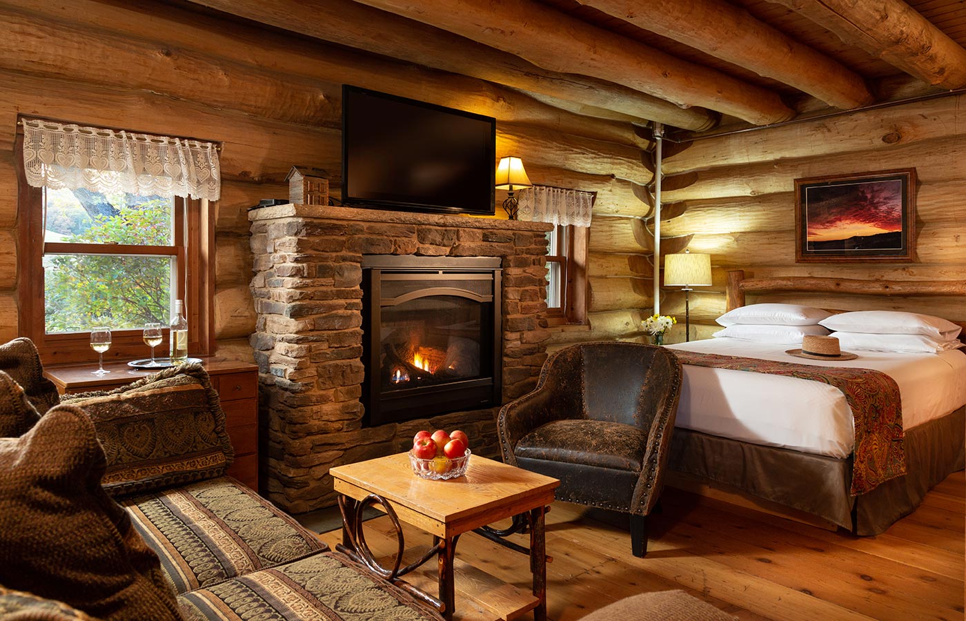 Our Paul Bunyan log cabin is the biggest and most popular of our three cabins in Wisconsin.